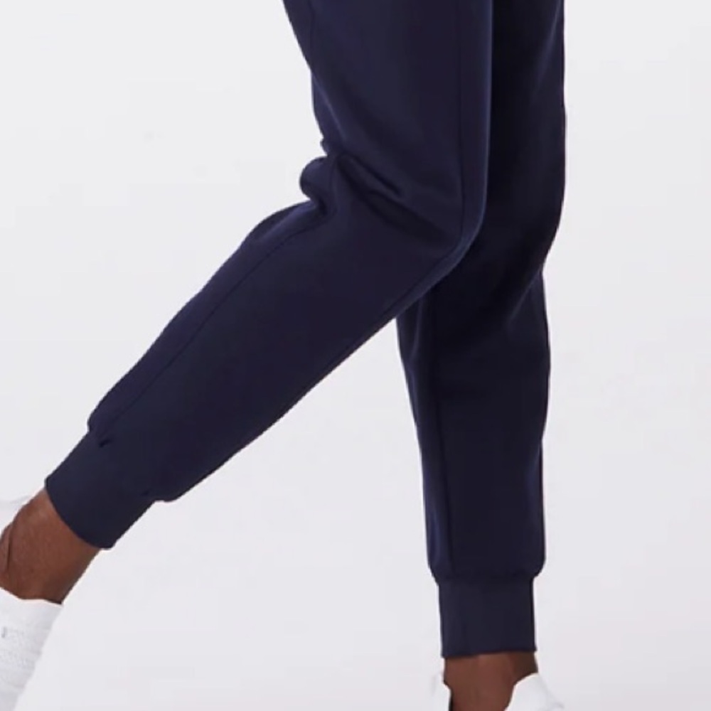 Figs Ultra Scrub limited edition  Navy Jane V-Neck
- Jogger ScrubjumpsuitT™ New - Picture 8 of 8